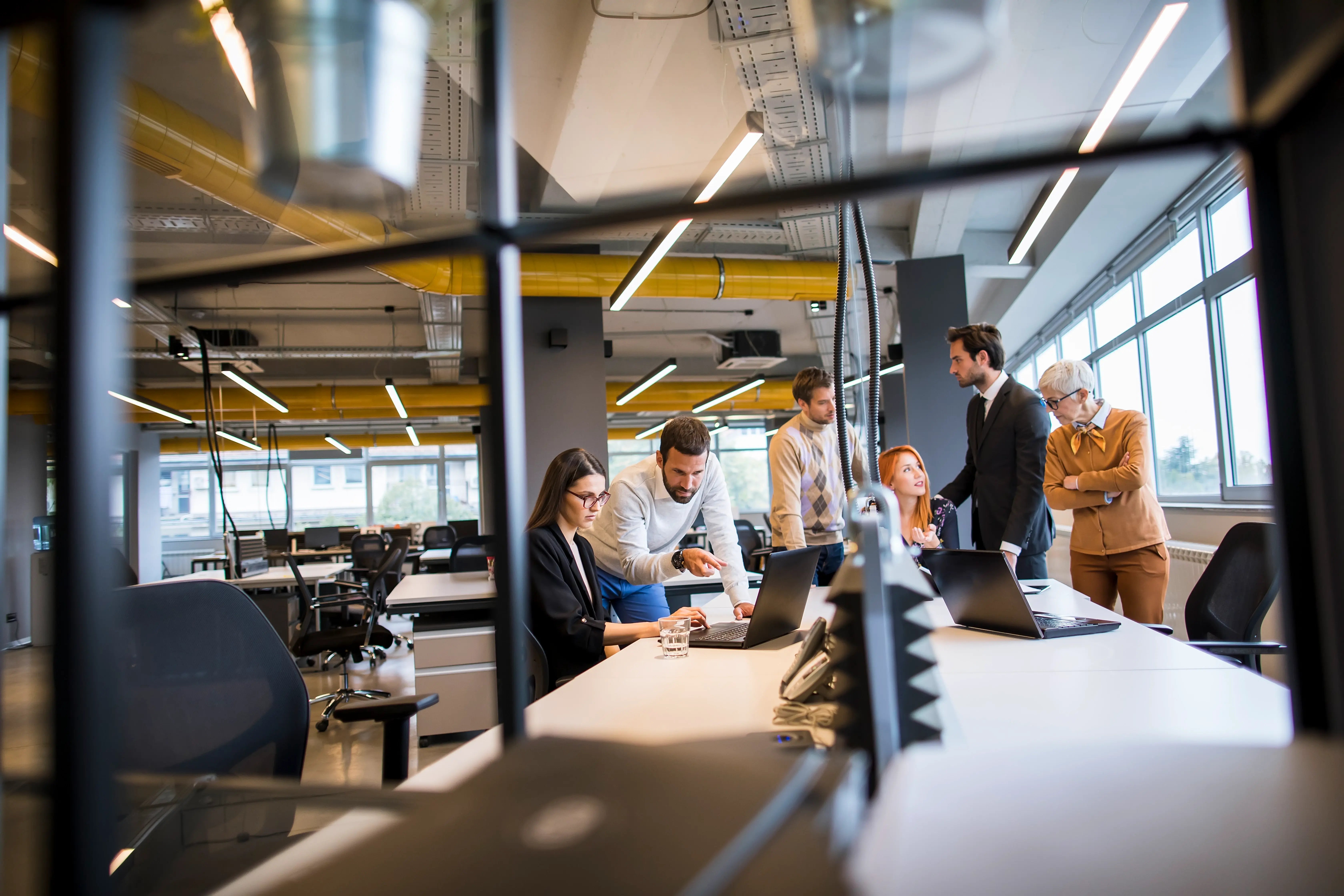 business-people-working-in-the-modern-office-2026-01-09-06-38-42-utc