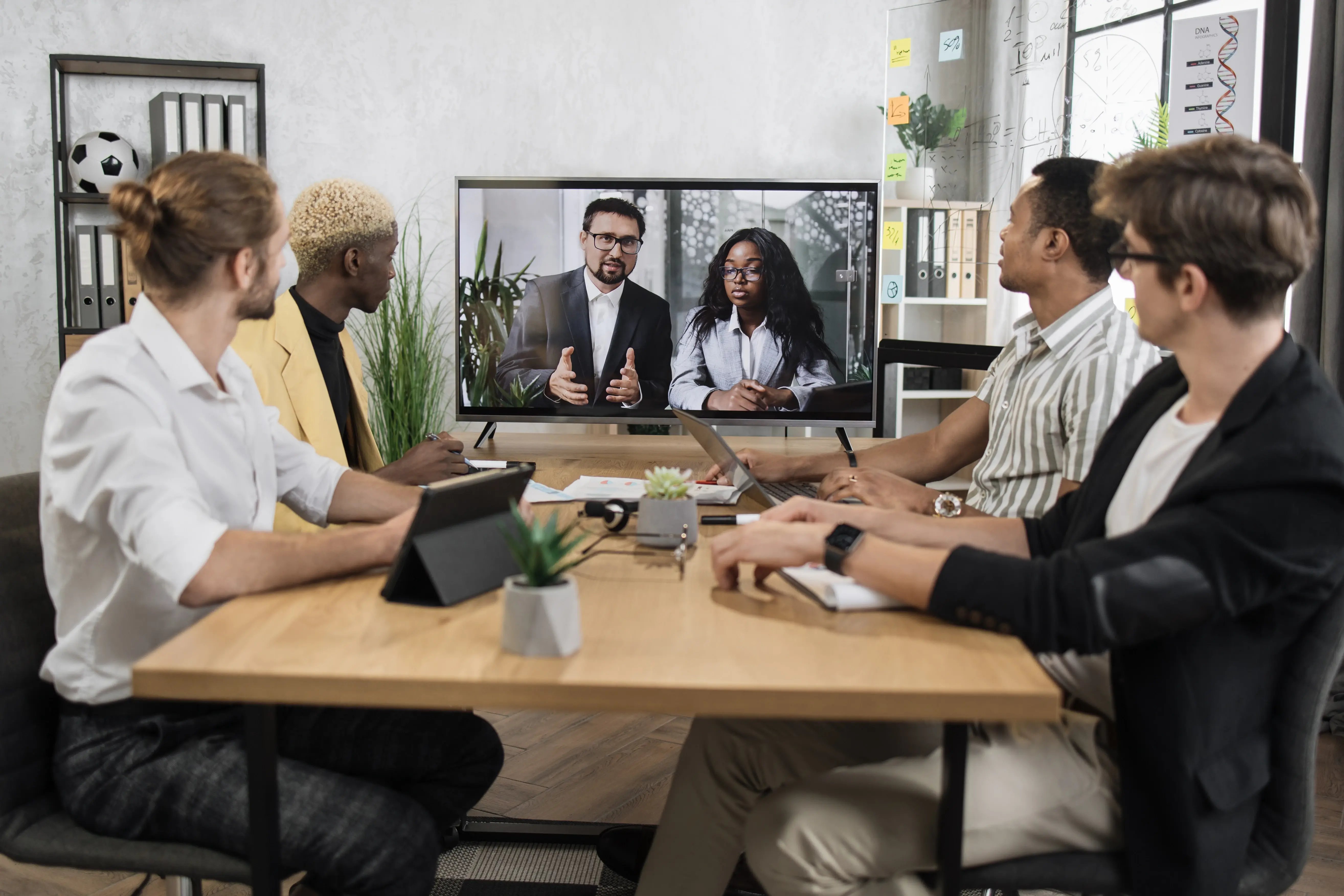 team-meeting-via-teleconference-in-the-office-2026-01-06-11-09-19-utc